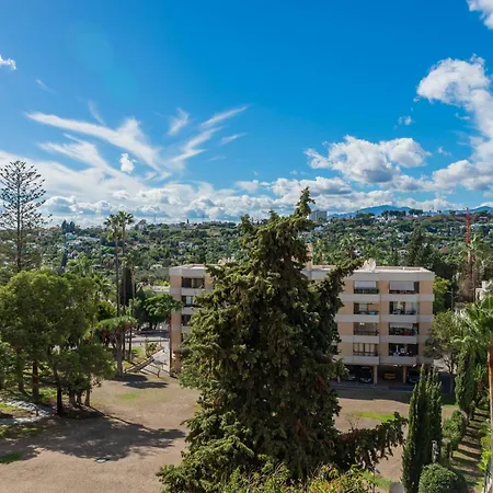 Newly Renovated Sunlit 3 Bdrm Apt With Stunning Views Apartment