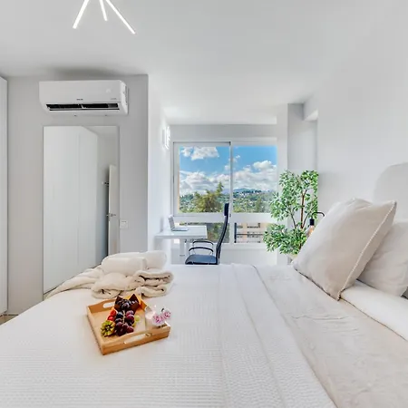 Apartment Newly Renovated Sunlit 3 Bdrm Apt With Stunning Views