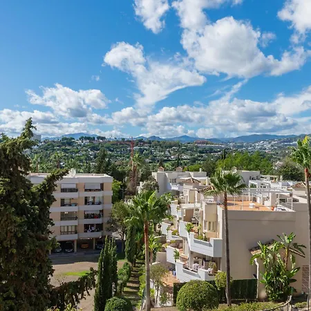 Apartment Newly Renovated Sunlit 3 Bdrm Apt With Stunning Views