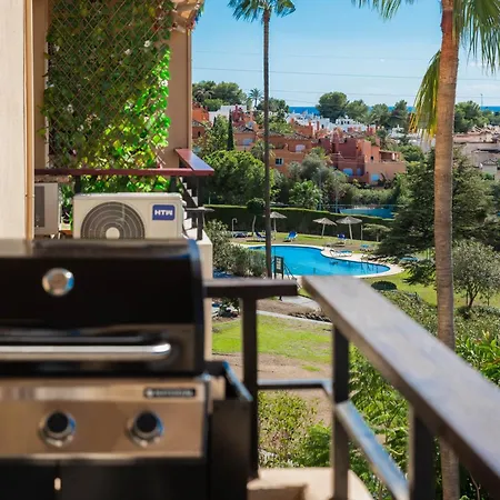 Newly Renovated Sunlit 3 Bdrm Apt With Stunning Views Apartment *