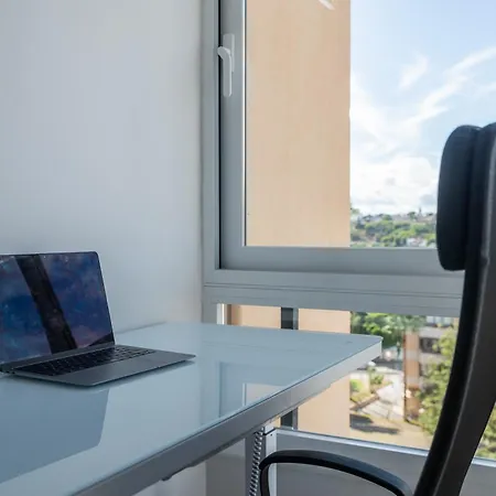 Newly Renovated Sunlit 3 Bdrm Apt With Stunning Views Apartment