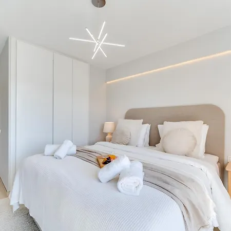 Newly Renovated Sunlit 3 Bdrm Apt With Stunning Views Marbella