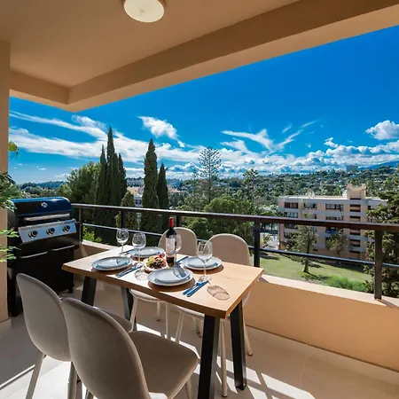 Newly Renovated Sunlit 3 Bdrm Apt With Stunning Views