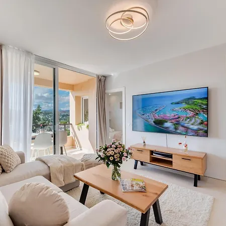 Newly Renovated Sunlit 3 Bdrm Apt With Stunning Views Apartment Marbella