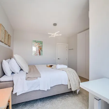 Apartment Newly Renovated Sunlit 3 Bdrm Apt With Stunning Views Marbella