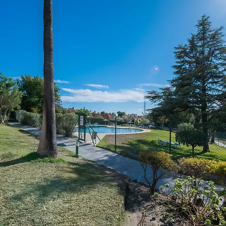 Newly Renovated Sunlit 3 Bdrm Apt With Stunning Views Apartment