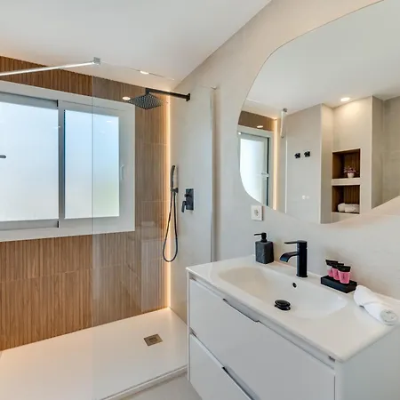 Apartment Newly Renovated Sunlit 3 Bdrm Apt With Stunning Views Marbella